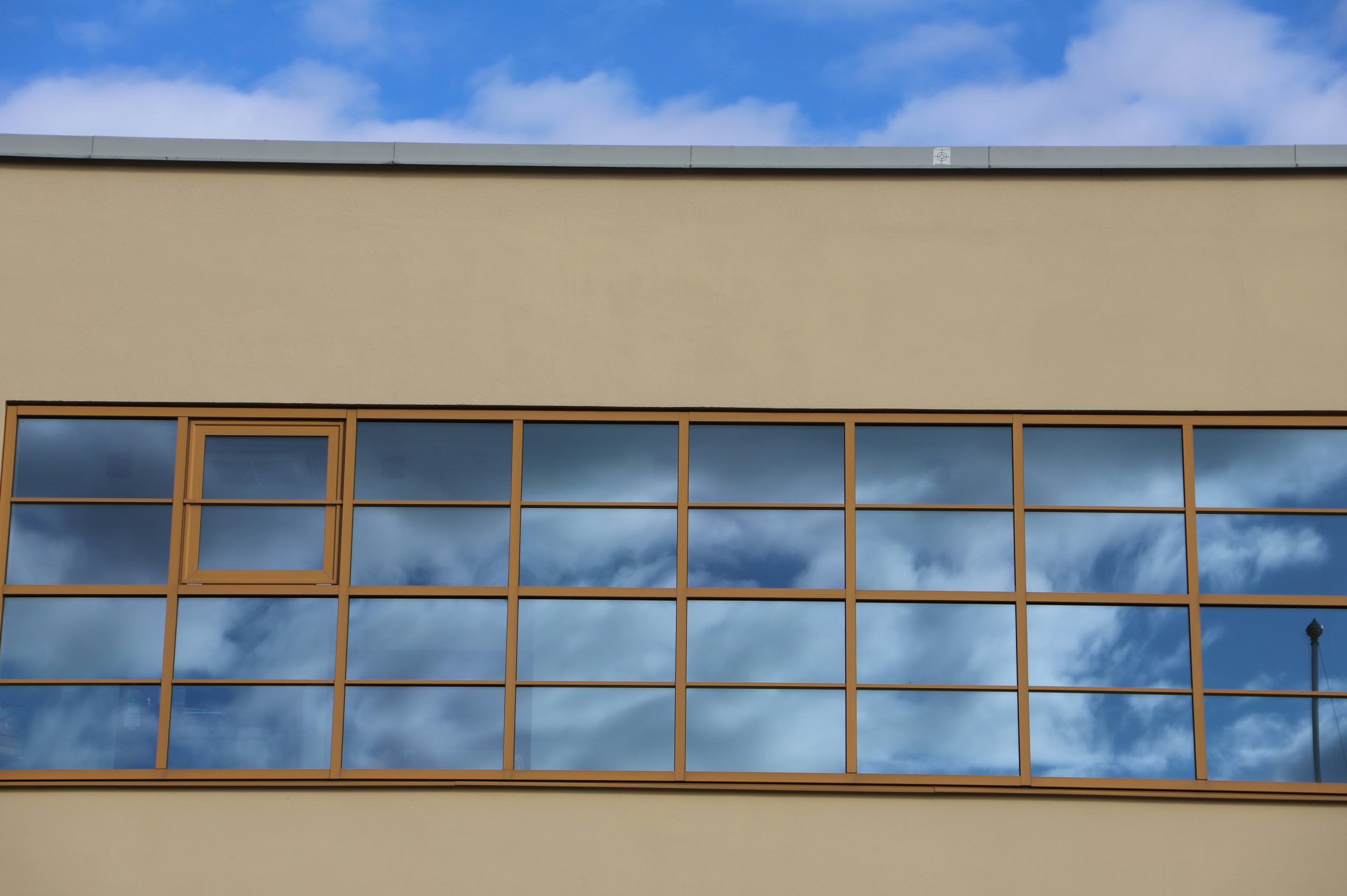 New school safety laws in Tennessee, Texas, and Utah are creating fresh business opportunities for CoolVu franchisees with our ASTM F3561-compliant security film.